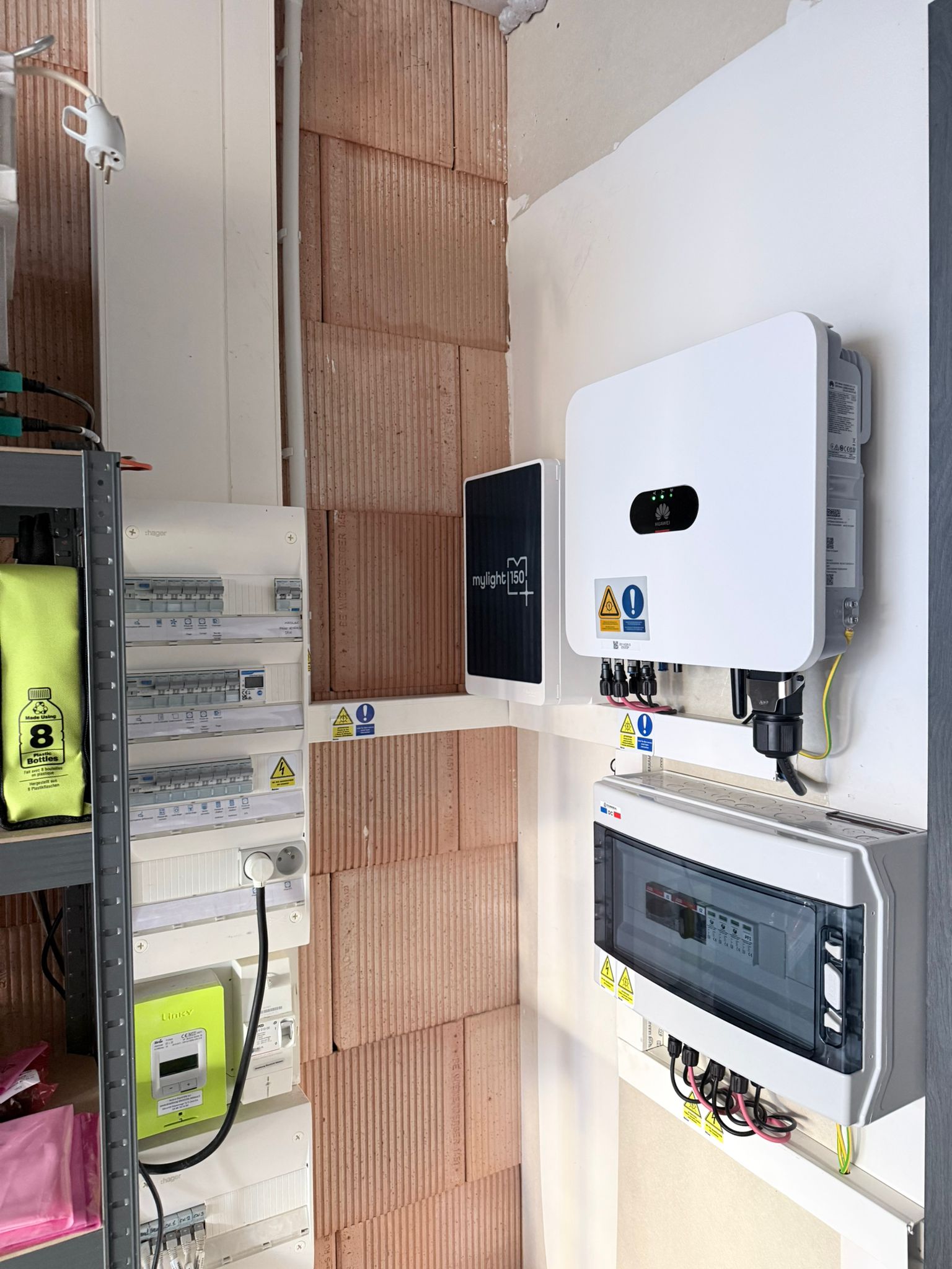 Installation de l’onduleur photovoltaïque MyLight et du coffret électrique Calisun à Berstheim dans le Grand Est