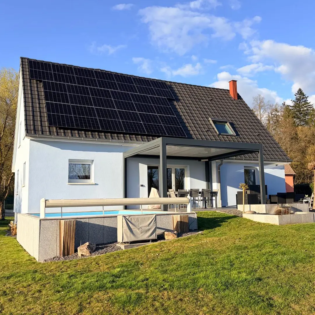 Combien produit un panneau photovoltaïque de 500 Wc par jour sur une maison à Strasbourg